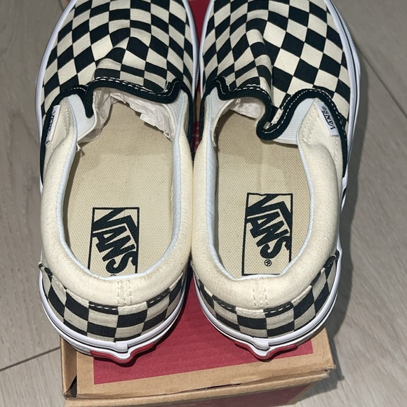 New Classic Slip-On Bi Black and White Sz 6.5 - Picture 5 of 7